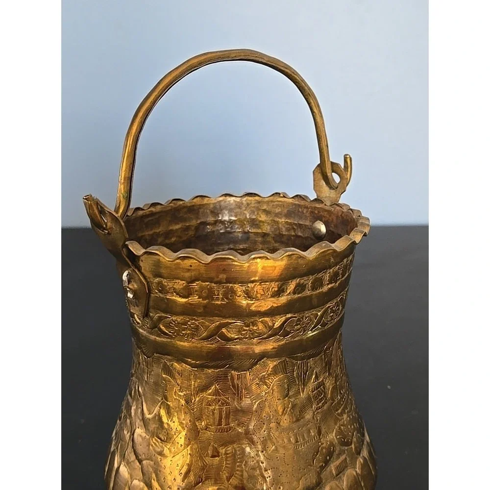 VINTAGE ANTIQUE LARGE‎ HAMMERED COPPER PERSIAN POT BUCKET Swing Handle